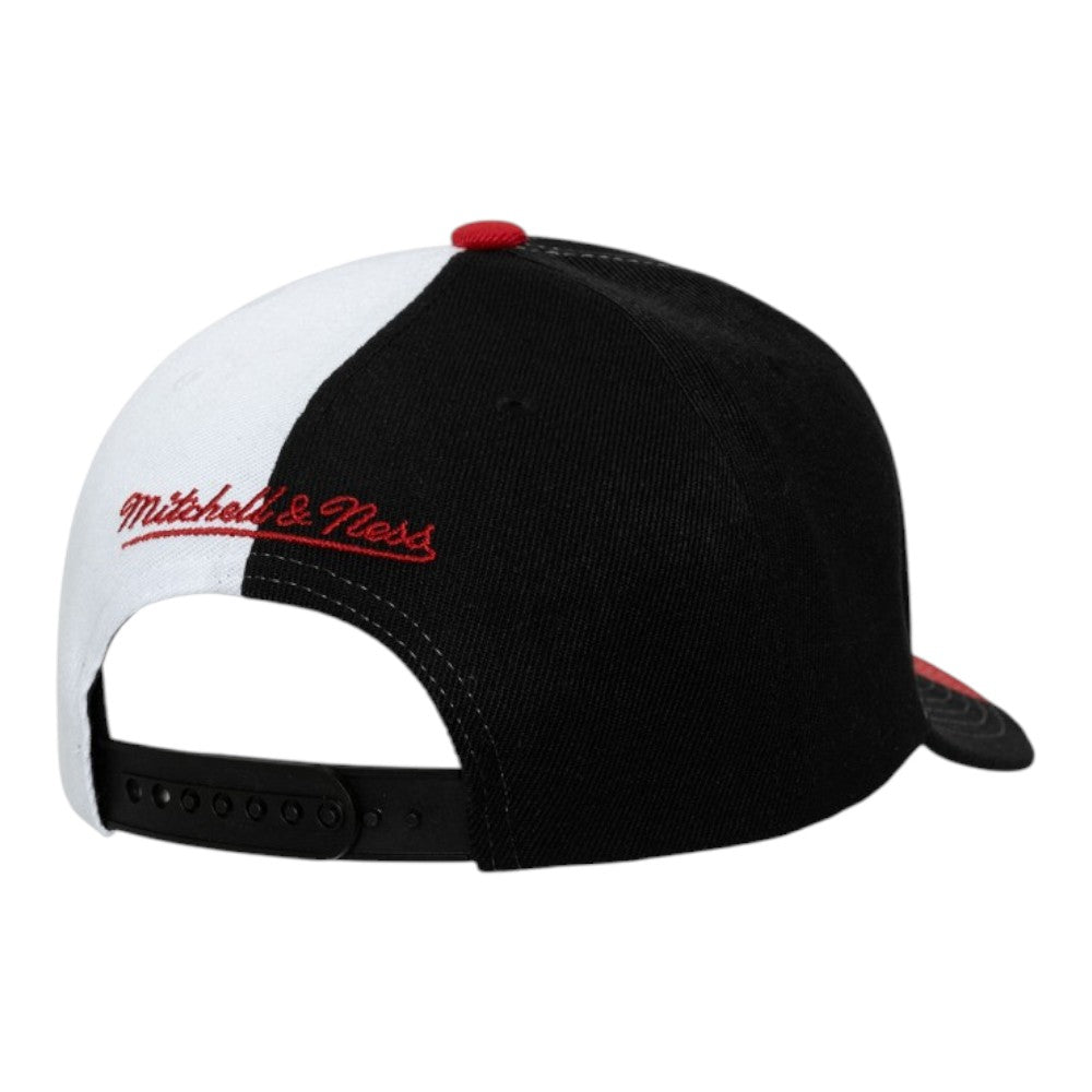 Philadelphia 76Ers Curved Pro Snapback Cap